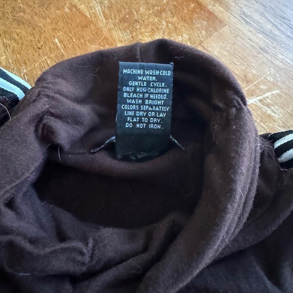 WETSEAL long sleeved, mock turtleneck, lightweight top. Size: Small,Color: Brown - Picture 4 of 5
